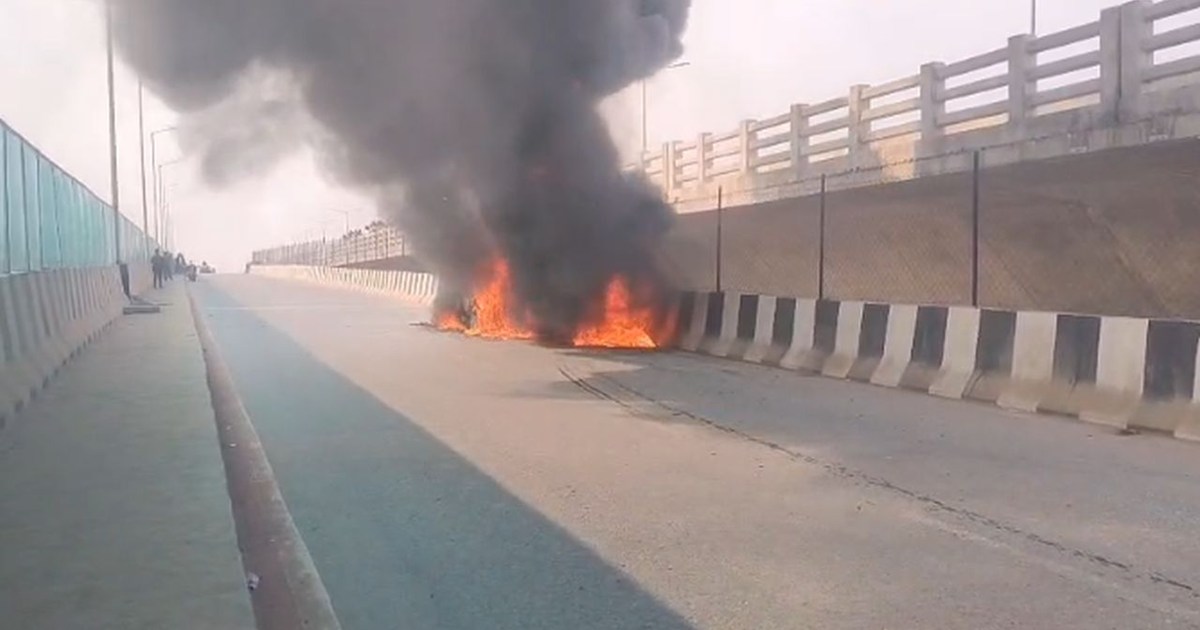 A moving car on Marine Drive turns into a ball of fire