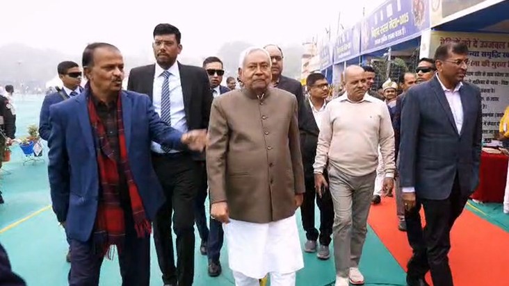 Chief Minister inspected Bihar Saras Mela-2025, praised the 