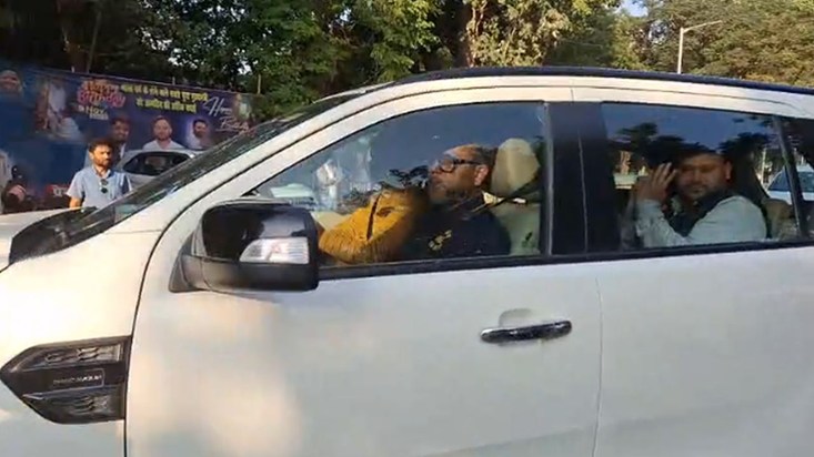 Tejashwi left for Delhi on the second day of the assembly se