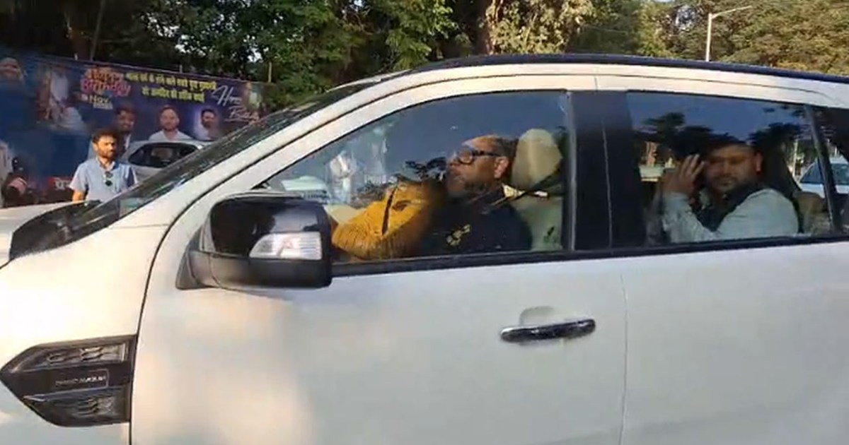 Tejashwi left for Delhi on the second day of the assembly se