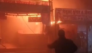 Shopkeepers slept, shops burned - goods worth lakhs turned to ashes