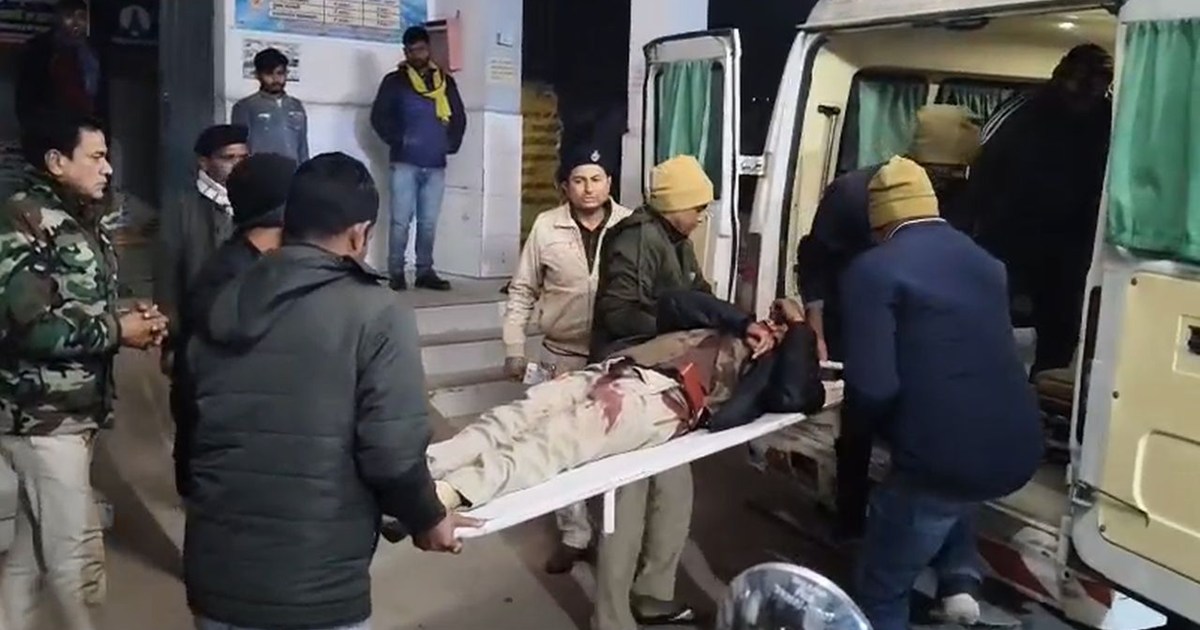 DSP's Bolero, returning to Patna, was hit by a truck.