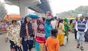 When auto operations stopped at Patna Junction, drivers took to the streets.