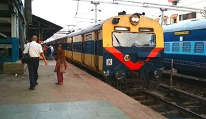 The fog is having a severe impact on train passengers.