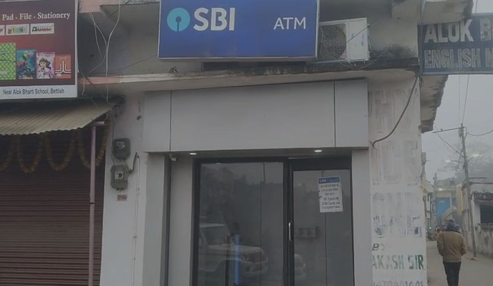 Crores stolen from ATM by cutting lock with gas cutter, poli