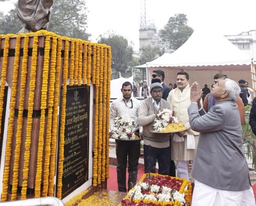 Chief Minister Nitish Kumar paid floral tribute to the statu