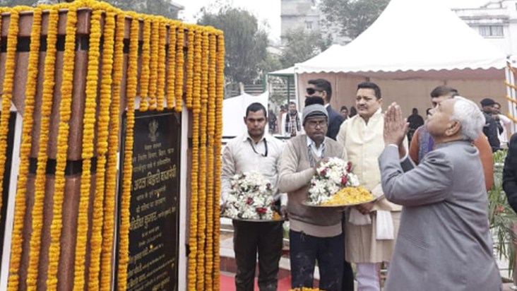 Chief Minister Nitish Kumar paid floral tribute to the statu