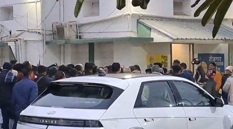 CM Nitish suddenly arrived at the party office, and then...