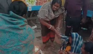 Cold wave wreaks havoc in Darbhanga, woman faints, locals show humanity