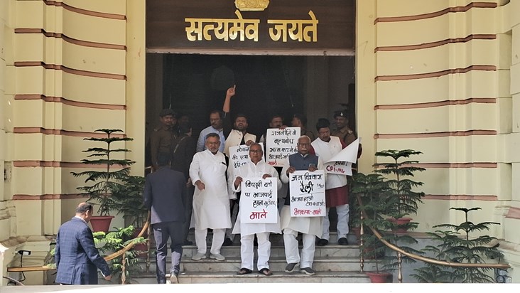 Male vidhayk ka prdrshn Male vidhayk ka prdrshn