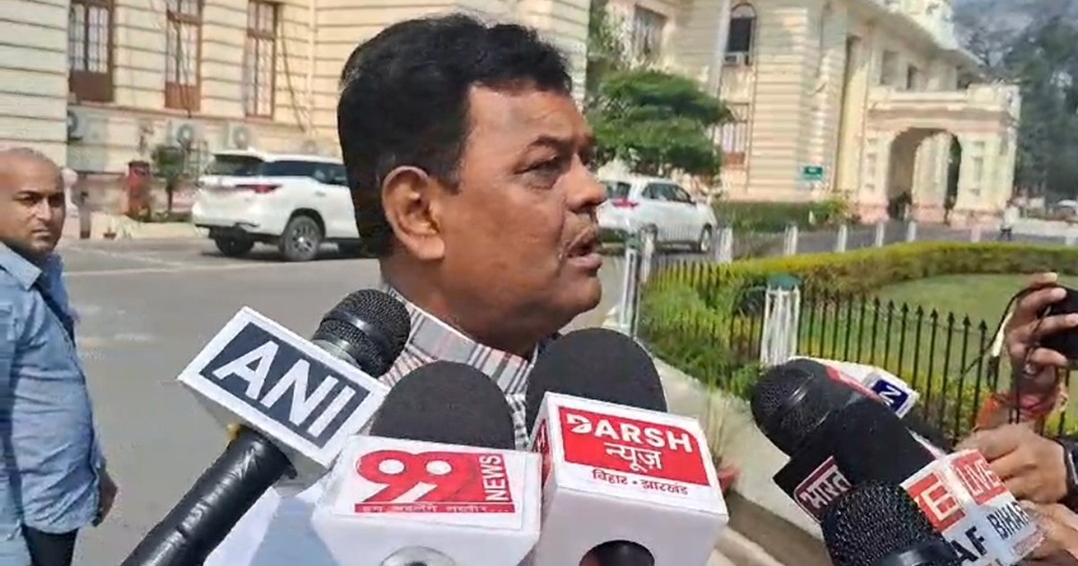 PHD mntri ko anubhv ki kmi