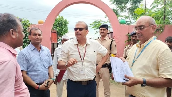 Questions are being raised on the working style of KK Pathak