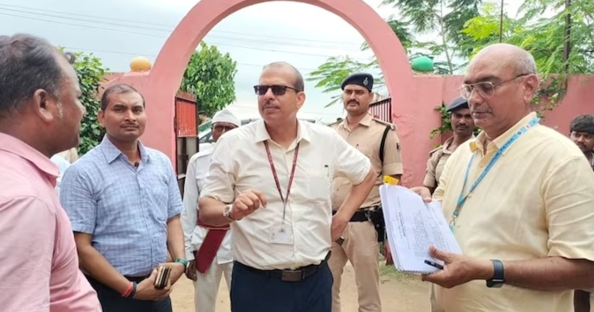 Questions are being raised on the working style of KK Pathak