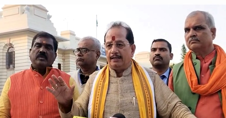 Dy cm vijy singha ka tejswi par bda hamla Dy cm vijy singha ka tejswi par bda hamla
