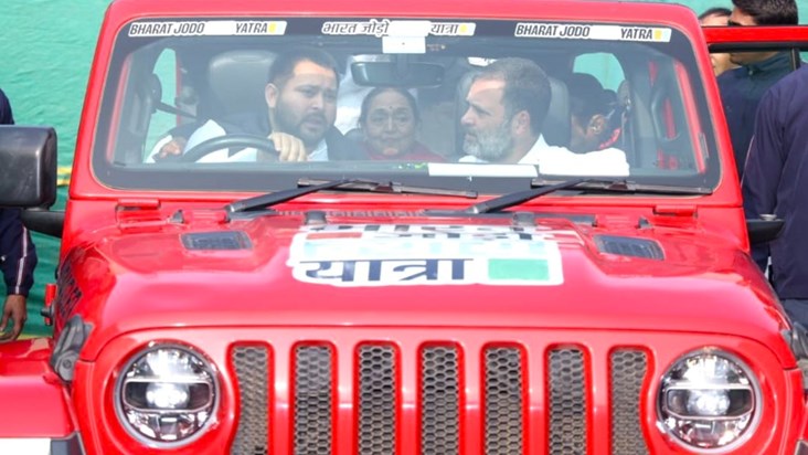 Tejashwi Yadav drove red jeep with Rahul Gandhi in Sasaram, 