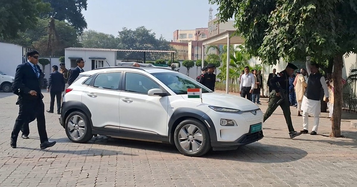 Cm nitish ne midiya se bnaai diri