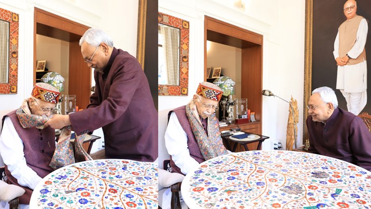 CM Nitish met Lal Krishna Advani in Delhi, congratulated him