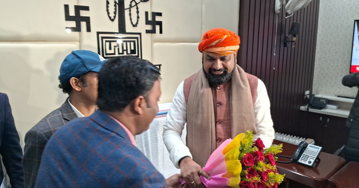 Samrat chaudhri ne vitt vibhaag ka pad bhaar grhn kiya