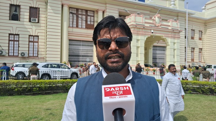 Kk pathk par male vidhayk ka bda byan Kk pathk par male vidhayk ka bda byan