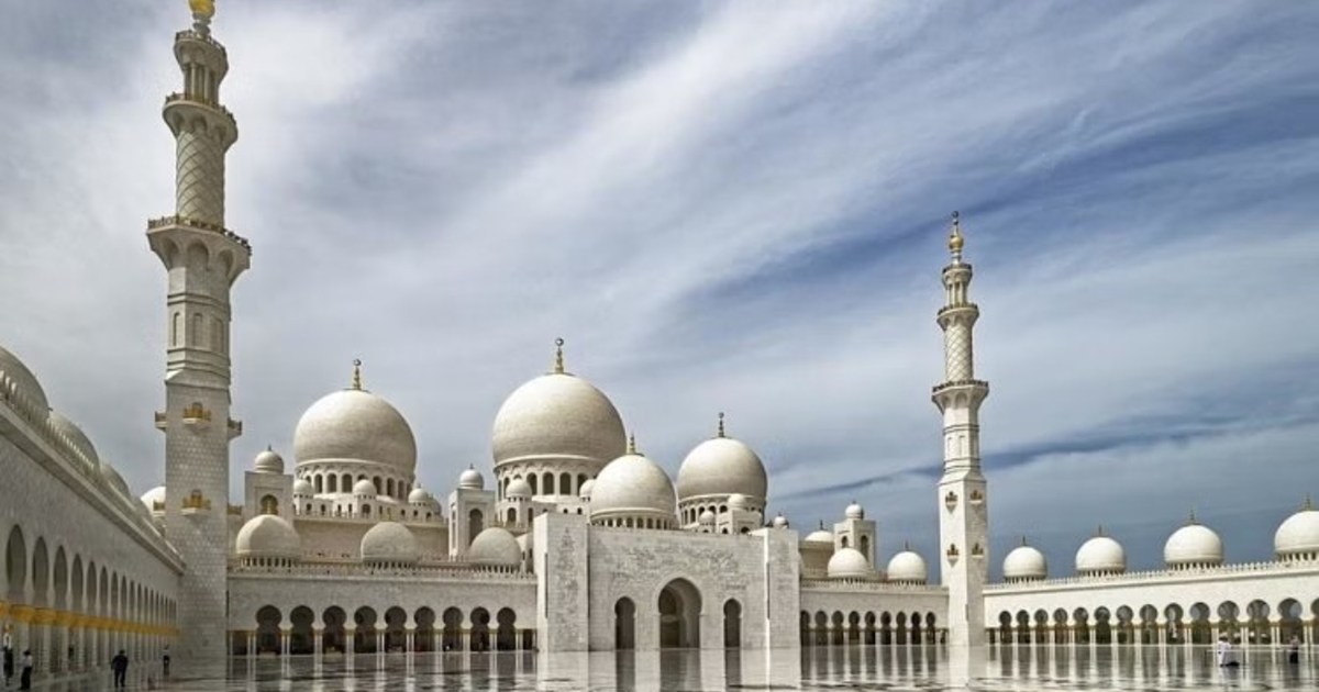 Where a luxurious Hindu temple was built, there is the world