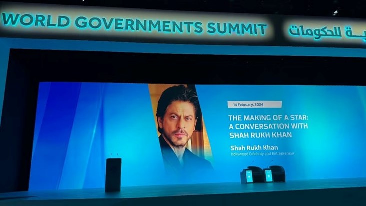 King Khan shines in the World Government Summit, makes inter King Khan shines in the World Government Summit, makes inter