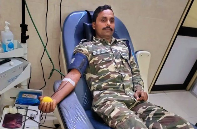 SSB Jawan saved the life of a girl by seeing his blood in Ra