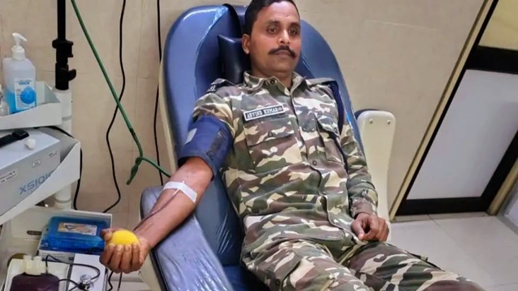 SSB Jawan saved the life of a girl by seeing his blood in Ra