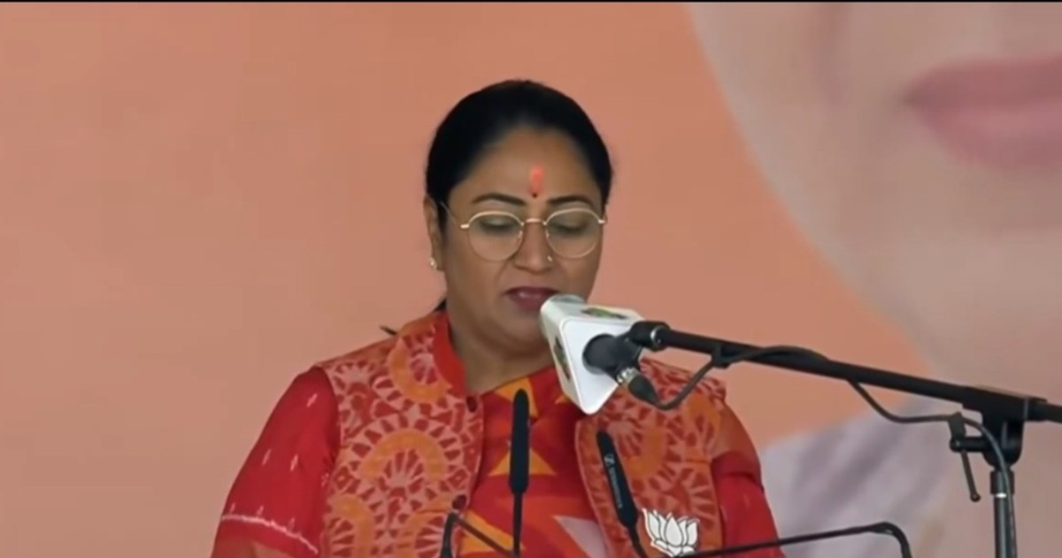 Rekha's rule begins in Delhi, she took oath as Chief Ministe