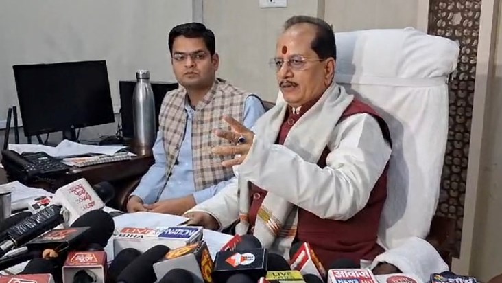 Dycm vijy singha ak sal ka bayura pesh kiye