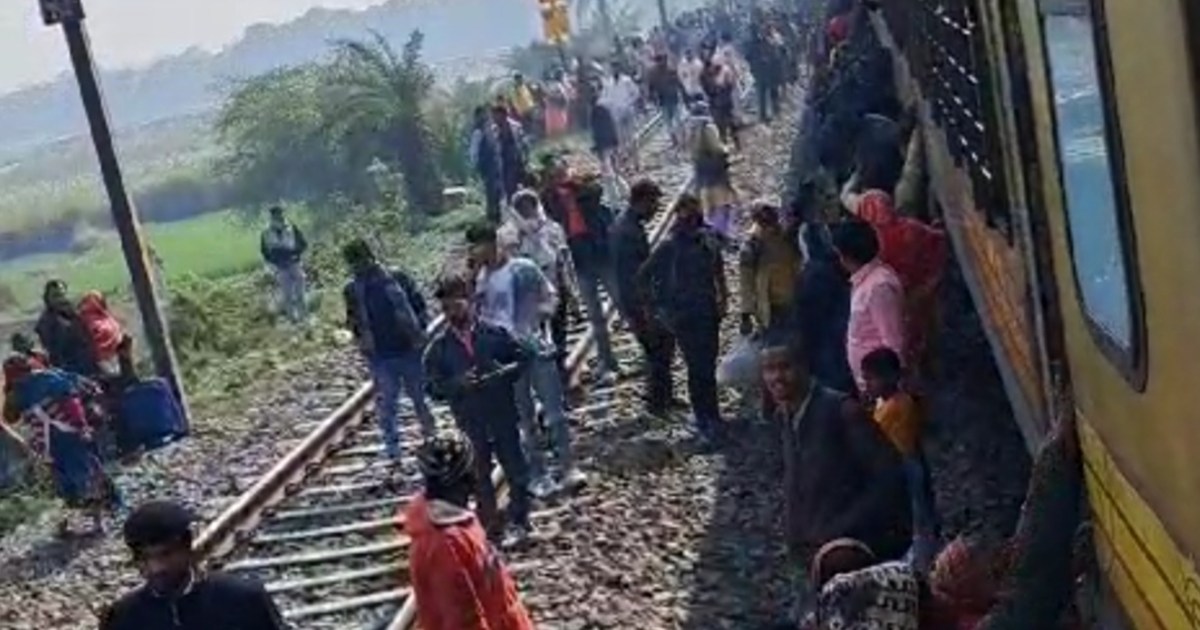 Passengers of Jaynagar-Patna Intercity train suddenly jumped