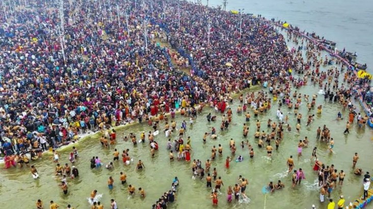 Crowd of devotees for Amrit Snan in Prayagraj Maha Kumbh on 