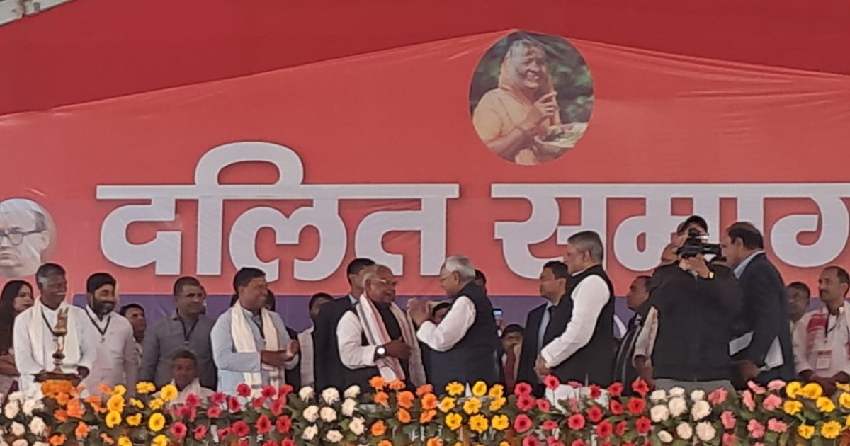 Nitish Kumar left Jitan Ram Manjhi's Dalit Samagam rally in 