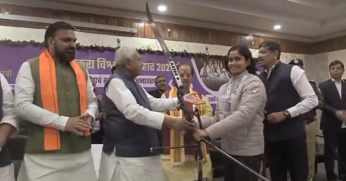 CM Nitish unveiled the logo and mascot of Sepak Takraw World