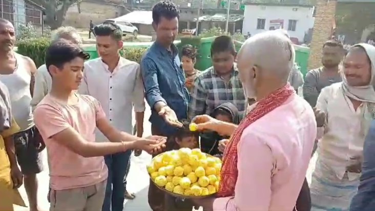 Chandan Choudhary won in Delhi, laddus were distributed in K