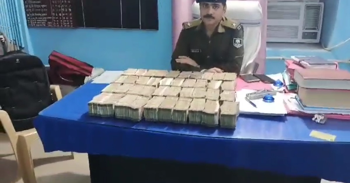 One arrested with more than one crore rupees in Gaya