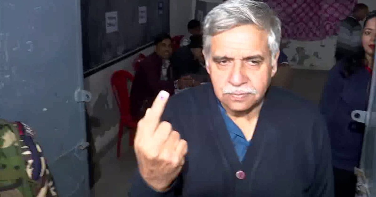 Sandeep Dixit, Virendra Sachdeva, many VIPs cast their votes