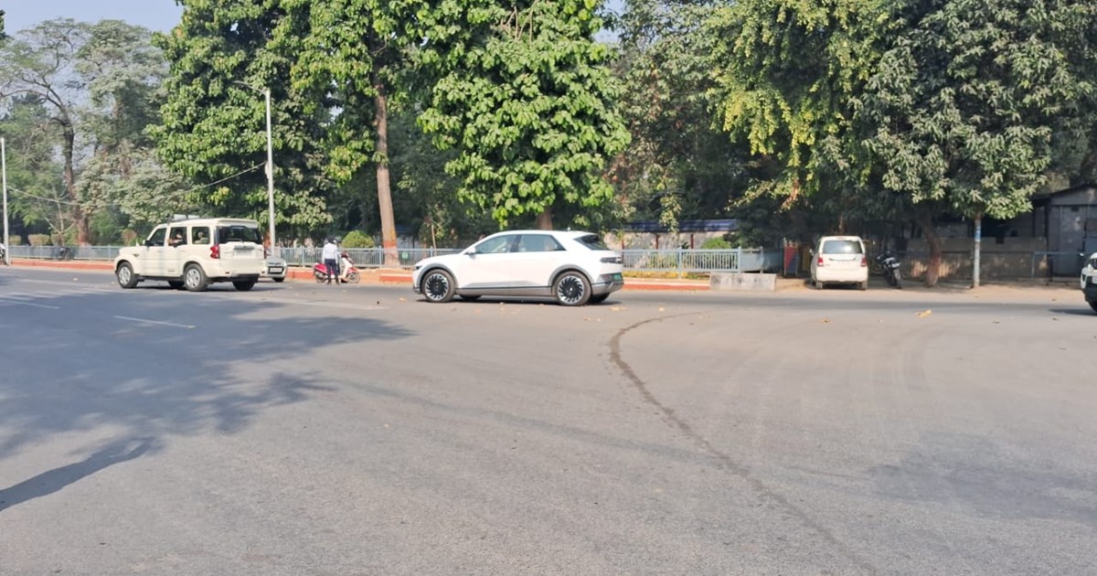 Breach in Chief Minister Nitish's security while going from 