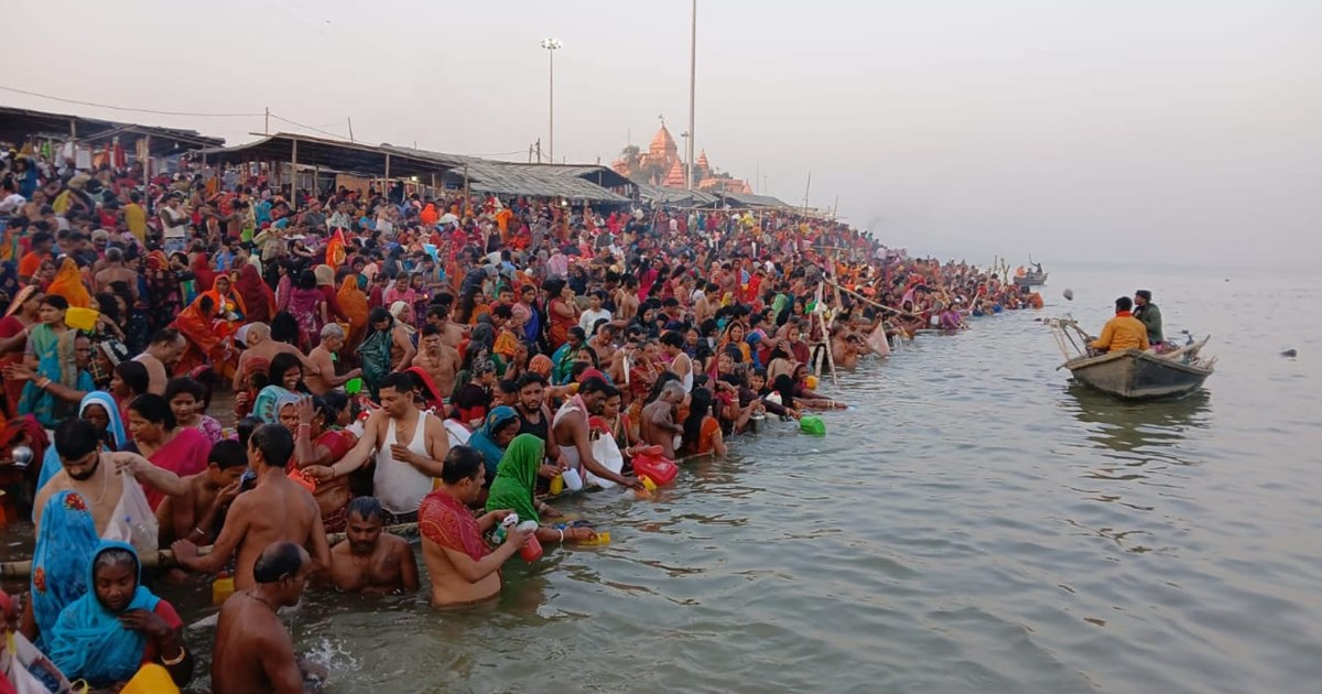 On the occasion of Maghi Purnima, there was a huge crowd of 