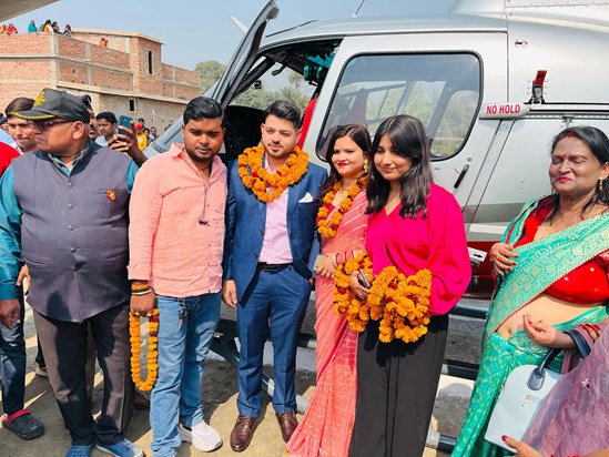 CO sahab reached his in-laws' house with the bride by helico CO sahab reached his in-laws' house with the bride by helico