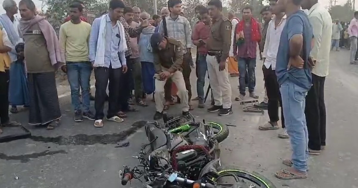 Two bike riders died after being hit by a truck in Bedhna of