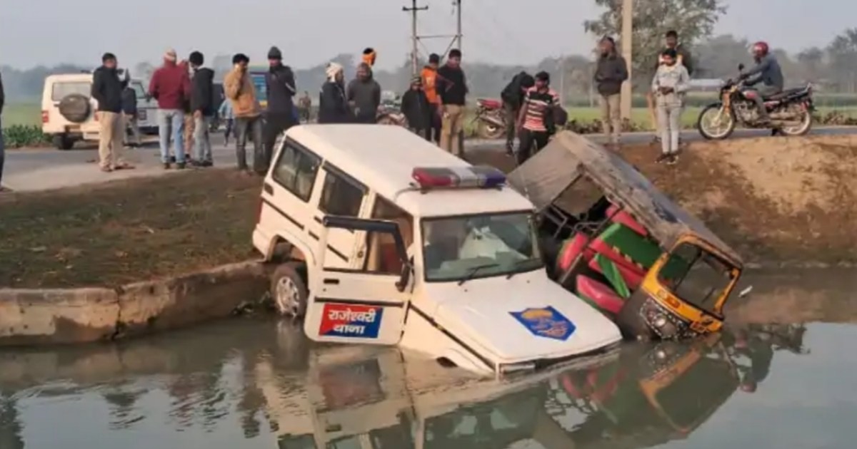 Police vehicle hit the auto of matriculation examinees in Su