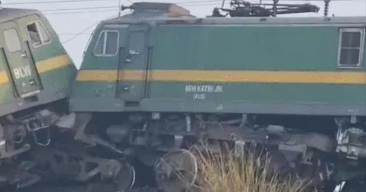 Horrible train accident: Another train hits a train standing