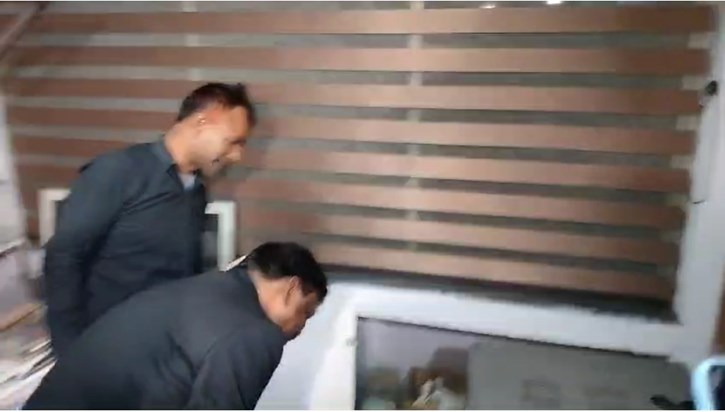 Kaubinet schiv s sidhartha ne khud maik thik kiye Kaubinet schiv s sidhartha ne khud maik thik kiye