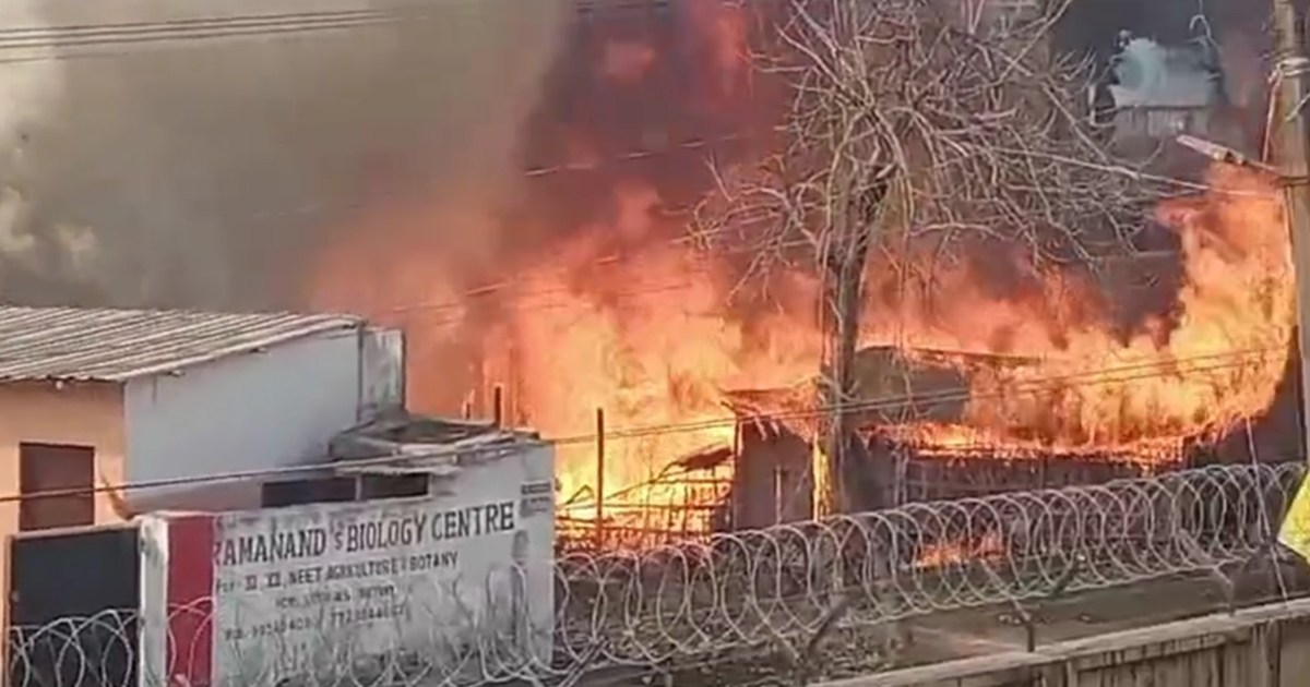 A huge fire broke out in a hostel in Purnia, everything burn
