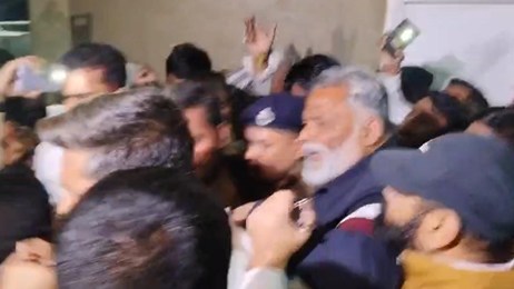 आखिरकार पुलिस ने पप्पू यादव को कर ही लिया गिरफ्तार, समर्थकों ने जम कर किया हंगामा और धक्का मुक्की भी...