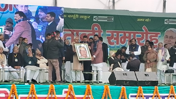 Cm nitish ne pm ko diye bdhaao Cm nitish ne pm ko diye bdhaao