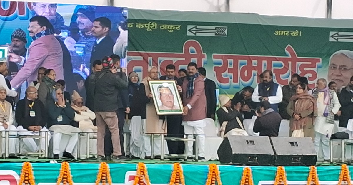 Cm nitish ne pm ko diye bdhaao 