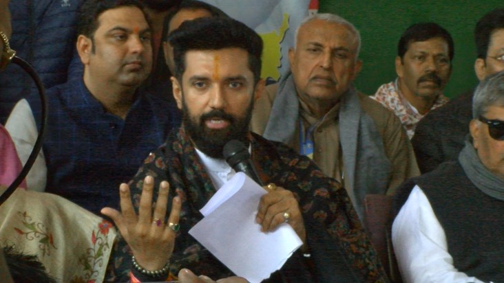 Chirag roared loudly at CM Nitish and the Education Minister