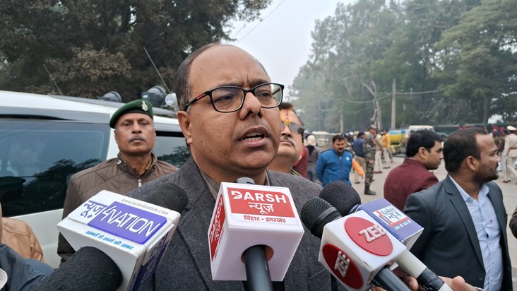 K k pathk or Patna dm ke bich chhutti ko lekr letar war K k pathk or Patna dm ke bich chhutti ko lekr letar war