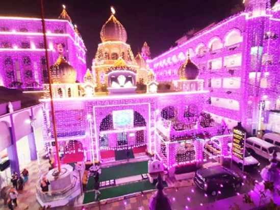 Patna Sahib Gurdwara decorated like a bride on Prakash Parv